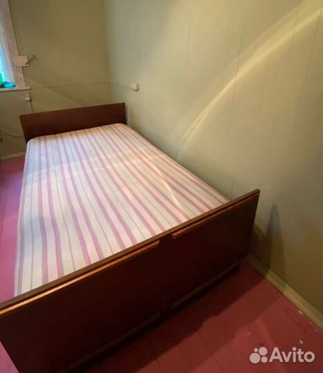 Кровать с матрасом