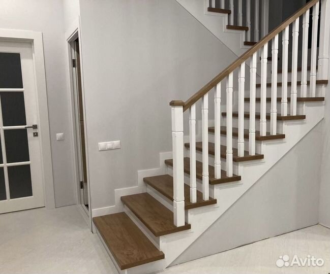 Лестница на металлокаркасе деревянная