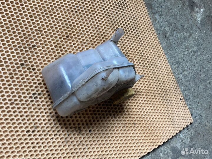 Раширительный бачок на Ford fiesta mk5