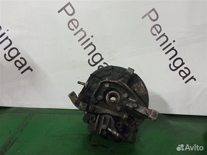 Ступица (кулак, цапфа) передняя левая Volvo V70 SW