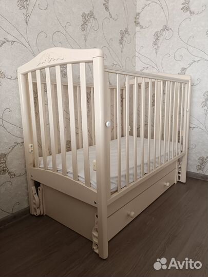 Детская кровать с маятником Гандылян