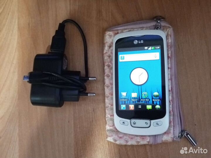 Телефон LG