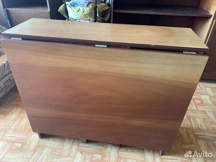 Стол книжка