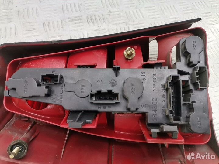 Фонарь задний для Volkswagen Golf 4 1J9945075M