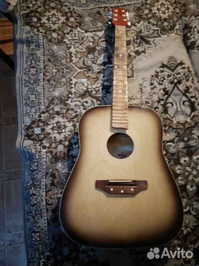Акустическая гитара