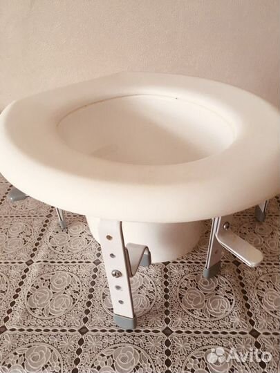 Насадка на унитаз для инвалидов