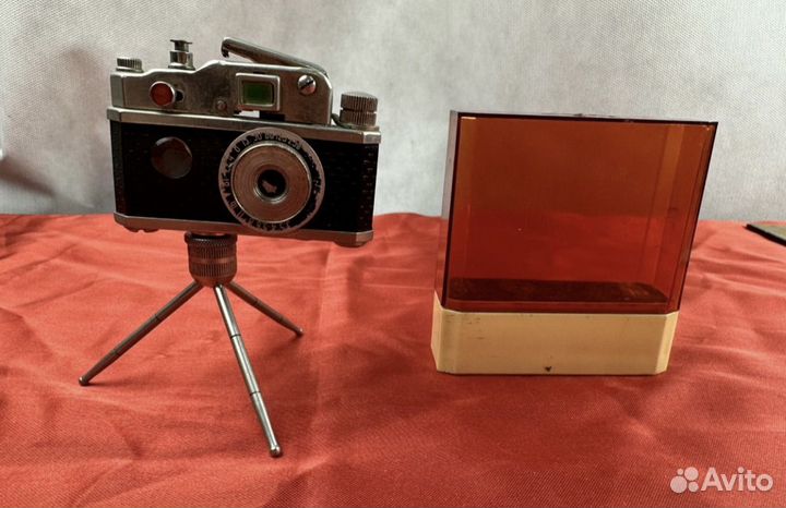 Старая Бензиновая зажигалка. Фотоаппарат