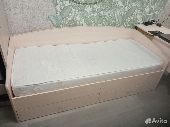 Кровать односпальная с матрасом бу
