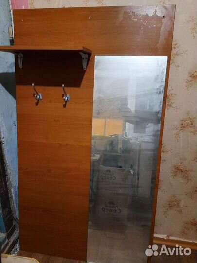 Зеркало с вешалкой в прихожую
