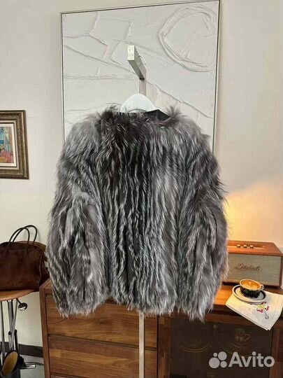 Шуба из меха лисы fendi