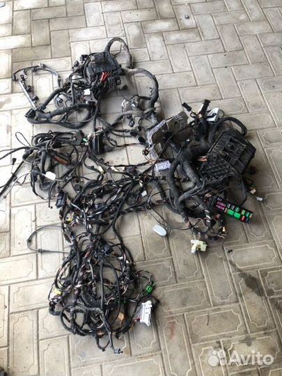 Блок предохранителей (проводка моторного отсека)