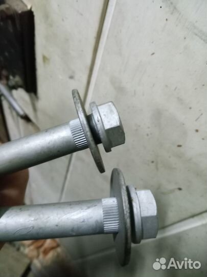 Болт крепления тяг toyota