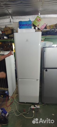 Холодильник Indesit