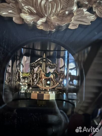 Часы старинные настенные с каруселью и зеркалом