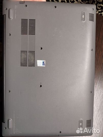 Ноутбук Lenovo: Core i3-6006U, GeForce 920MX, 6 Гб