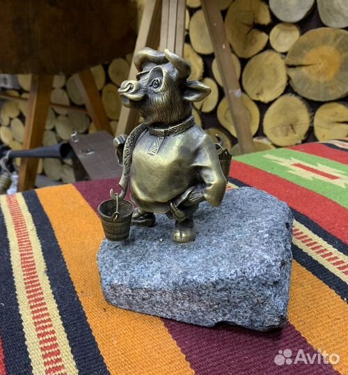 Бронзовая статуэтка Первый парень на деревне