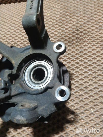 Кулак поворотный со ступицей передний левый Nissan