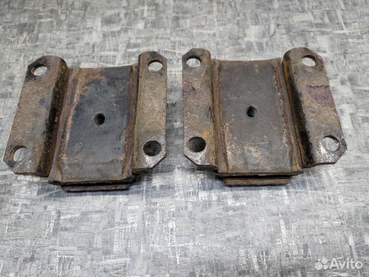 Кронштейн рессоры Додж караван Вояджер 01-07г