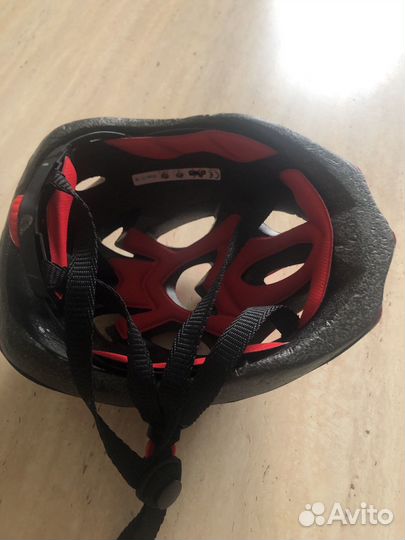 Велошлем, наколенники, налокотники