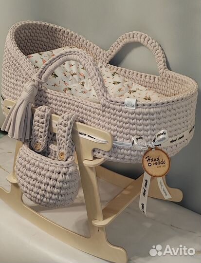 Вязаная люлька для куклы