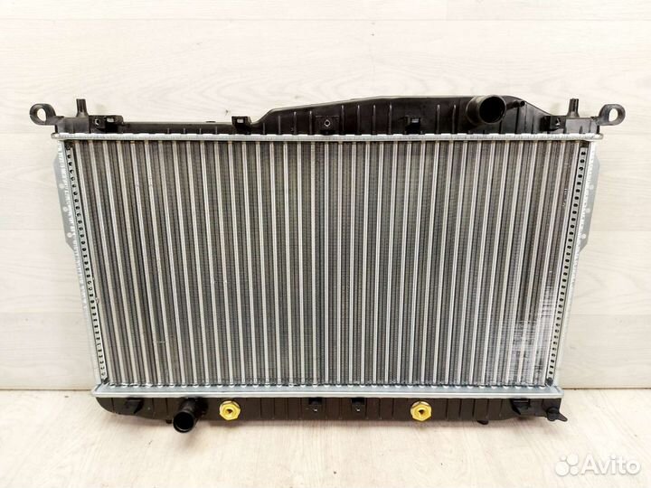 Радиатор охлаждения Chevrolet Epica 2006-2012