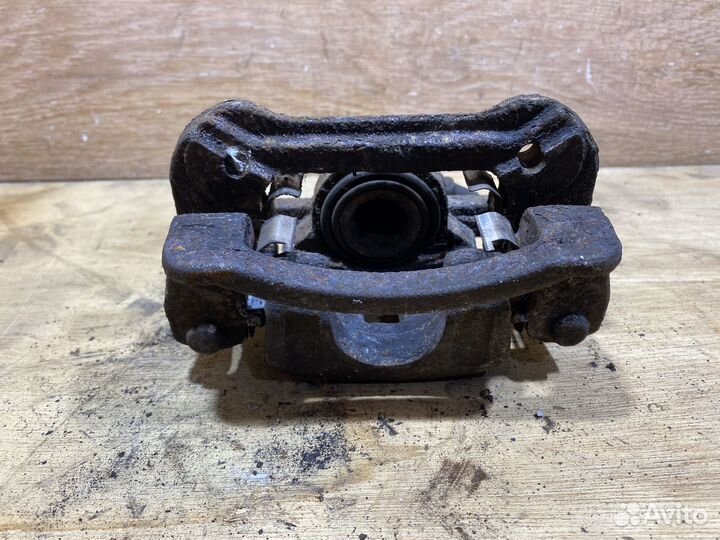 Суппорт задний правый Kia Ceed ED S90