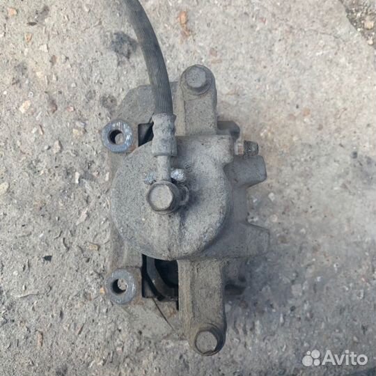 Суппорт передний правый Suzuki Grand Vitara JT