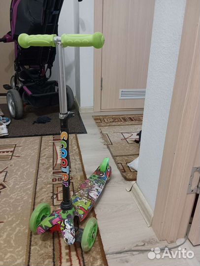 Самокат трехколесный