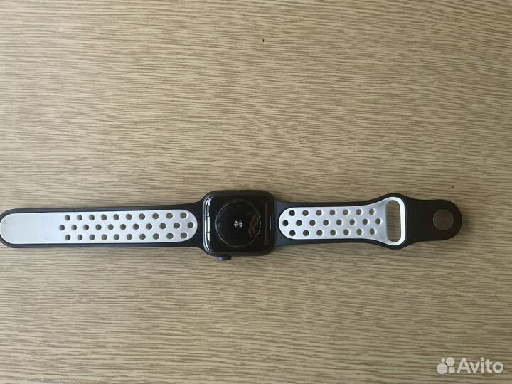 Часы apple watch se 40 mm nike