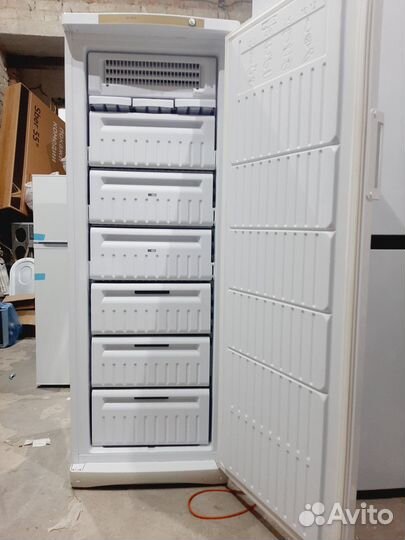 Шкаф морозильный Indesit No Frost 167 см