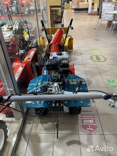 Снегоуборочная машина с мотоблоком Honda