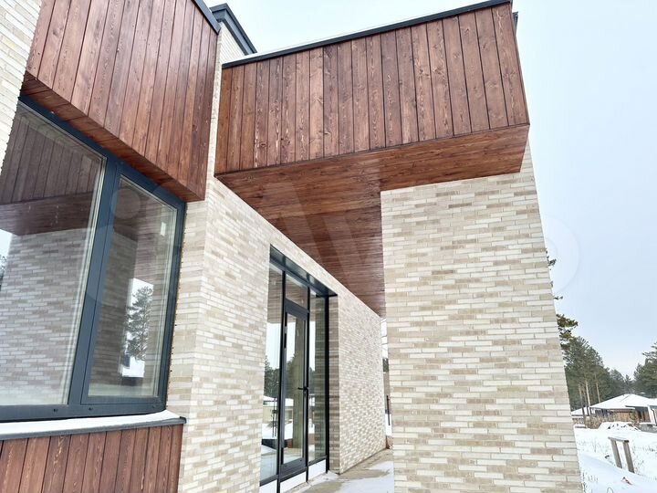 Коттедж 320 м² на участке 19 сот.