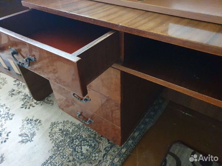 Письменный стол