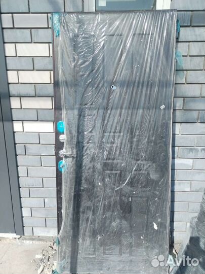 Дверь входная металлическая от застройщика