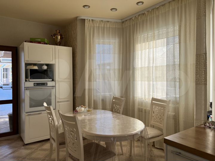 Дом 197 м² на участке 8 сот.