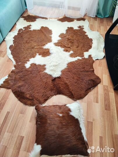 Коровья шкура большая + подушка. Ковер
