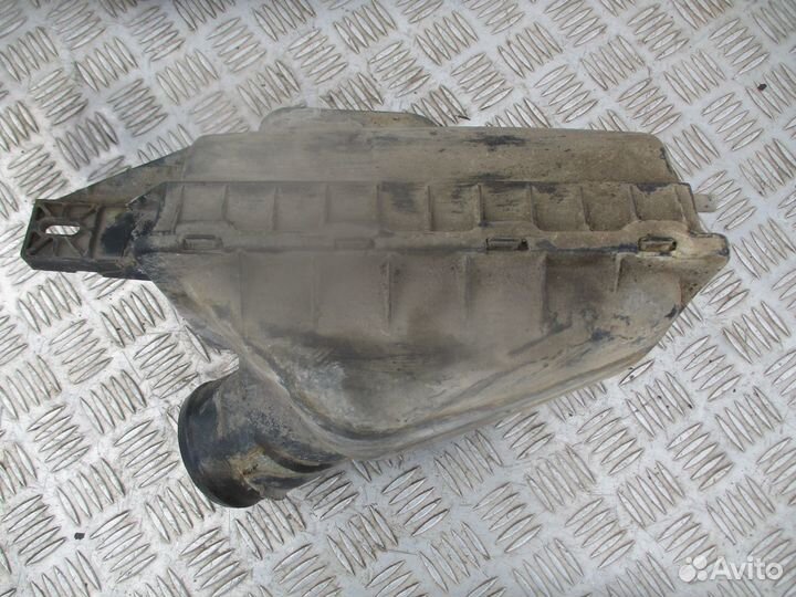 Корпус воздушного фильтра Dodge Caravan 3