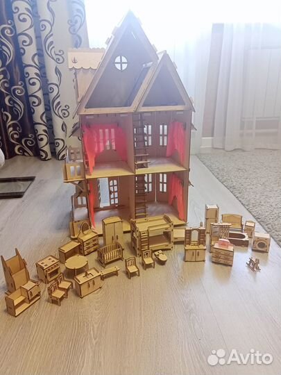 Кукольный домик с мебелью