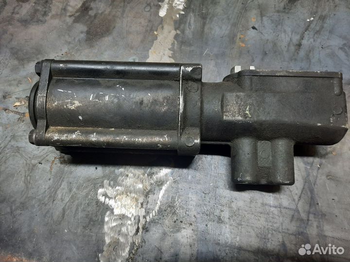 Пневмоусилитель кулисы кпп зф 16