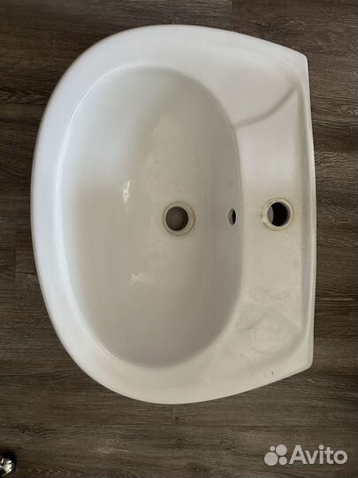 Раковина с ножкой в ванную бу