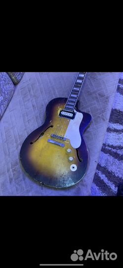 Полуакустическая гитара