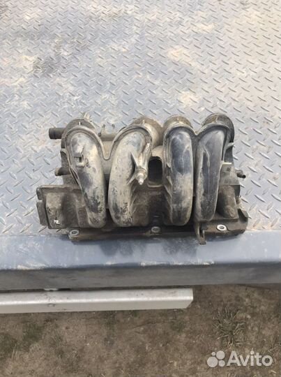Впускной коллектор Рено sandero 1