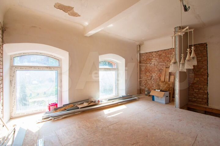 2-к. квартира, 67 м², 1/4 эт.