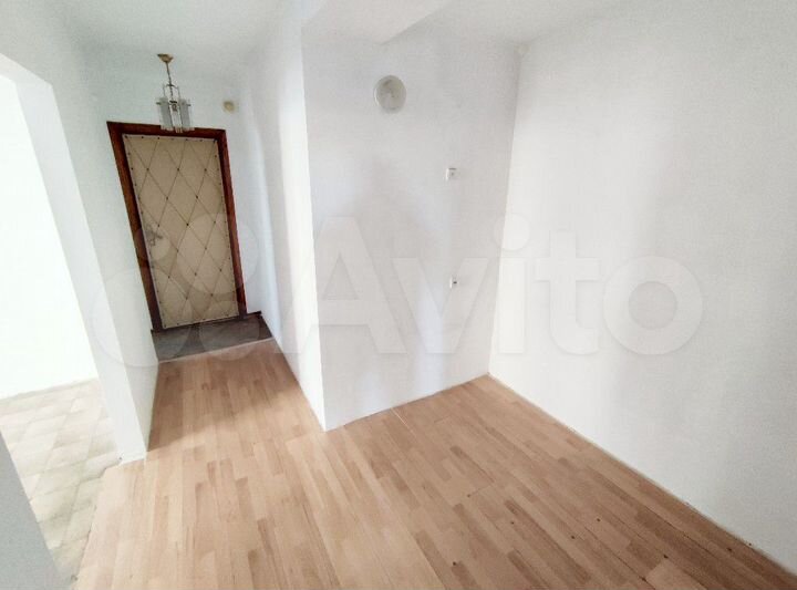 2-к. квартира, 55 м², 4/9 эт.