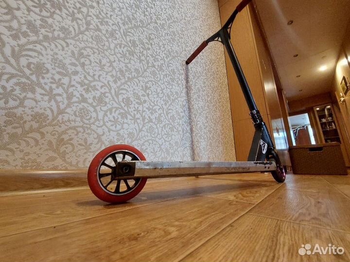 Трюковой самокат Explore