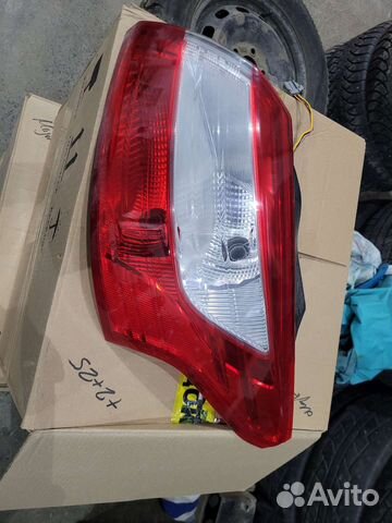 Задний правый фонарь Форд Фокус 3 седан