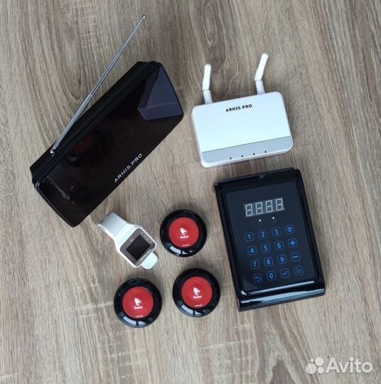 Кнопка вызова и часы для вызова официанта комплект