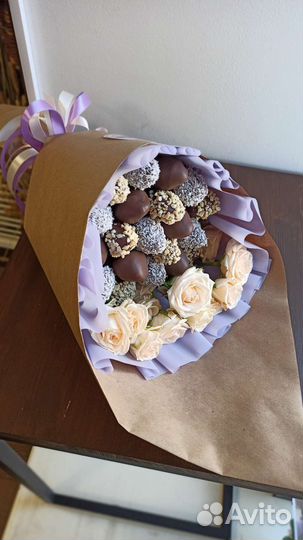 Роза кустовая+клубника в шоколаде