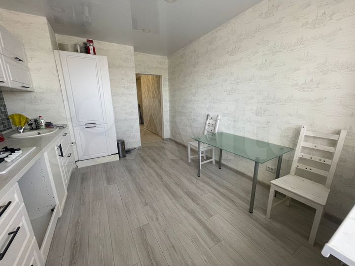 2-к. квартира, 74 м², 4/10 эт.