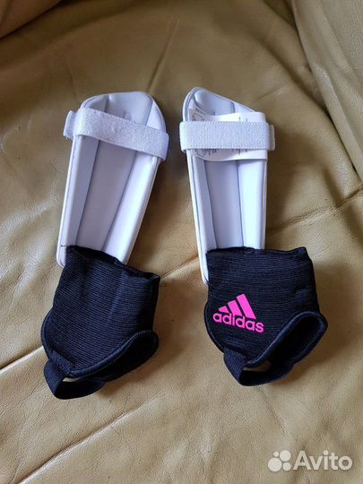 Футбольные щитки Adidas Messi новые детские